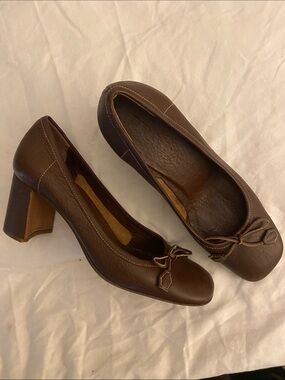 Prada Brown Leather Block Heel Pumps with Bow Detail 34.5 or size 4 1/2